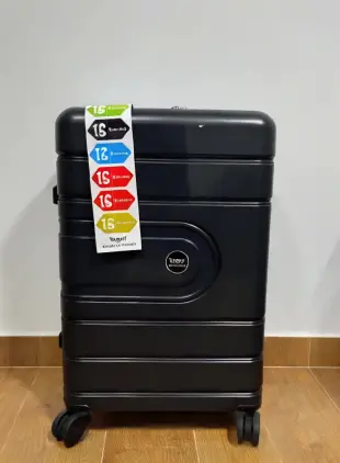 AI Video: Crat a trolley bag advertisement of pp material trolley which is unbreakable...