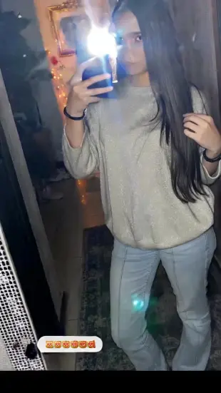 AI Video: Rotație this girl 360 for 3 min