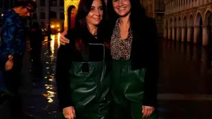 AI Video: these women walk in venice streets during flood 2019