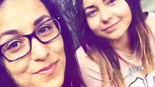 AI Video: girls start to kissing each other with tongue