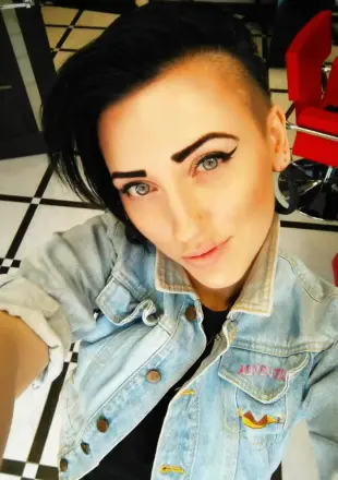 AI Video: Girl slapping her ass