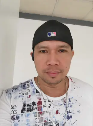 AI Video: nagmomotor ako sa mahabang kalsada at may mga magandang tanawin at...