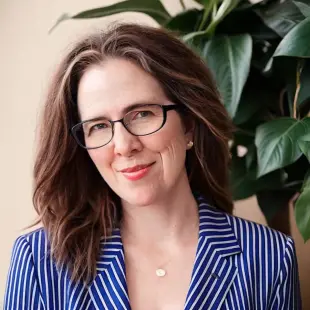 AI Video: The woman in the picture will smoke a cigarette seductively. She will say...