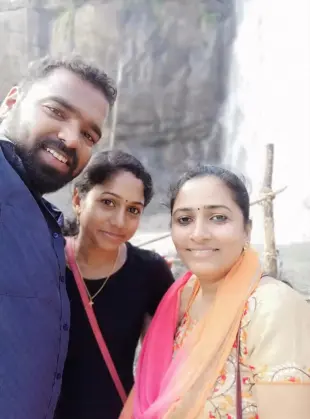 AI Video: Suck lips of right girl by left boy