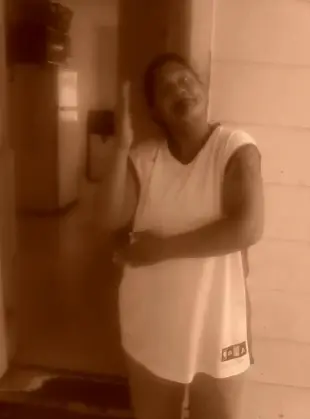 AI Video: Lady turns around revealing her huge ass