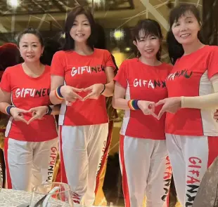 AI Video: Woman smile and wave to a camera