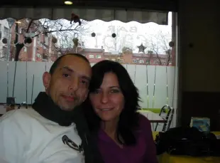 AI Video: besarse en la boca apasionadamente