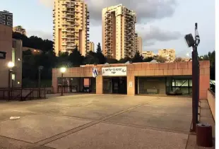 AI Video: תעשה סרטון שמתחת לבניין הזה יש כור גרעיני ויש שם אנשים שעובדים עליו