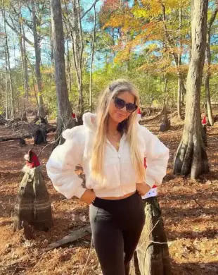 AI Video: Strip tease dance