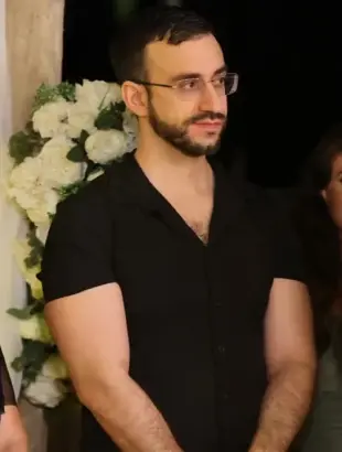 AI Video: The man should take off his shirt