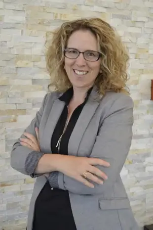 AI Video: The woman is in a hypnotic trance. She will smoke a cigarette and say "I obey"