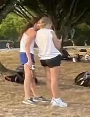 AI Video: Make their butts start expanding