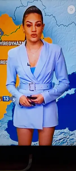 AI Video: Szeretném ha levennéd a ruhád.