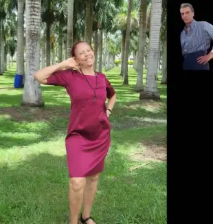 AI Video: lui va da lei ,si baciano in bocca con passione ,mentre lui le accarezza le...