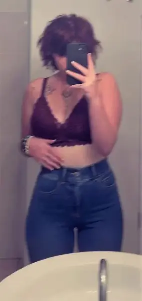 AI Video: have her turn around and bounce her big butt