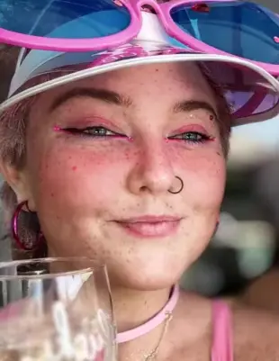 AI Video: she is in love