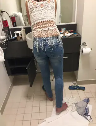 AI Video: make her butt move slowly from side to side