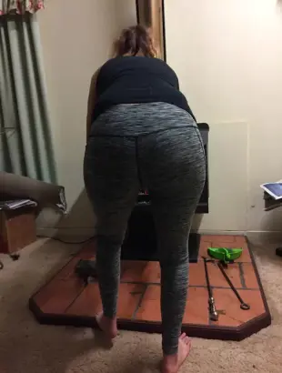 AI Video: jiggle her ass in a sexy way