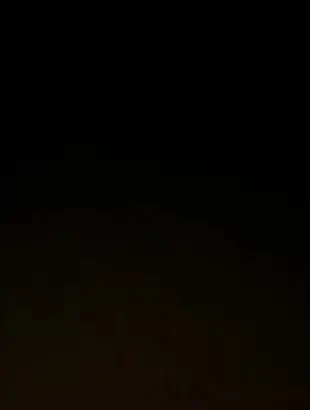 AI Video: Zrób nagranie jak dziecko w pokoju sika na podłogę, strumień moczu ma być...