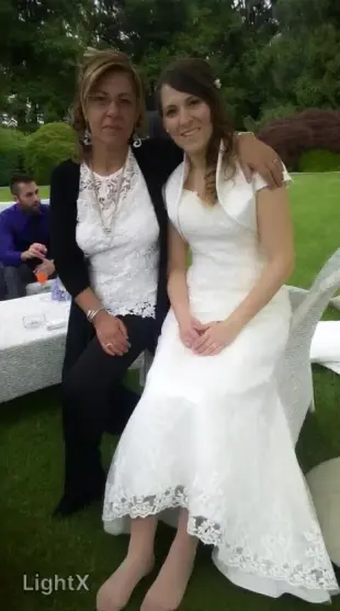 AI Video: They show their feet in sheer pantyhose