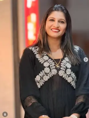 AI Video: showing nipples