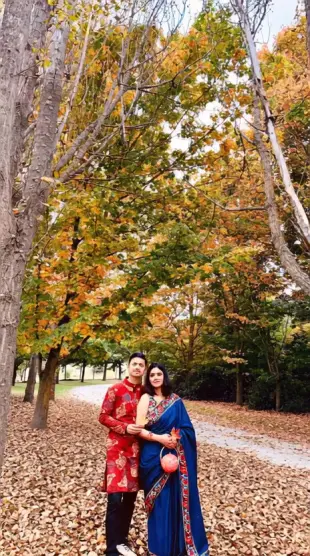 AI Video: A realistic cinematic video of a couple standing in an autumn park. 
First,...