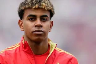 AI Video: make him jump and play football