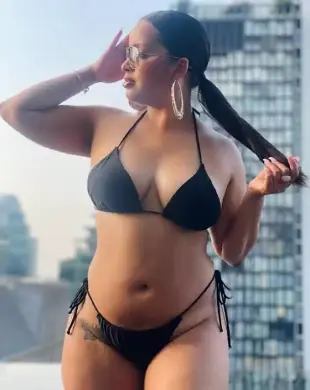 AI Video: Strip and finger herself