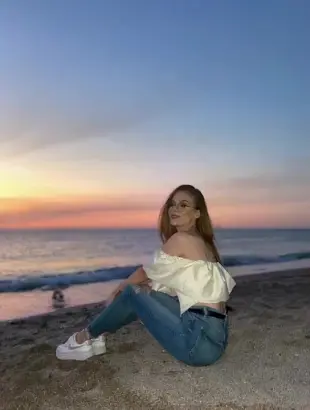 AI Video: She loves an African. She takes off her blouse, nothing remains. She rises to...