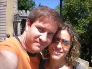 AI Video: Two persons kissing in the mouth