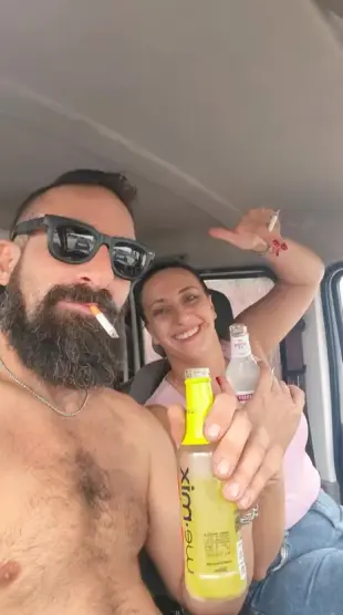 AI Video: Beso de novios