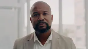 AI Video: Zoom on his face and move to the side like horizontal go the the right side...