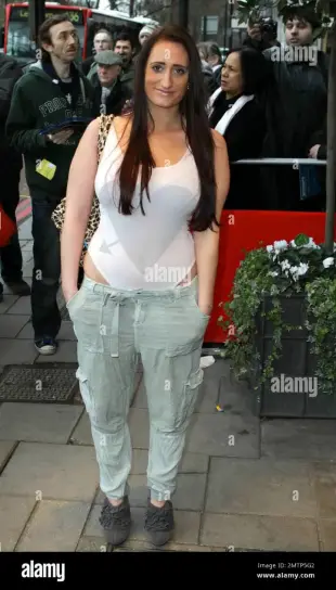 AI Video: twerking bent over bum facing the camra