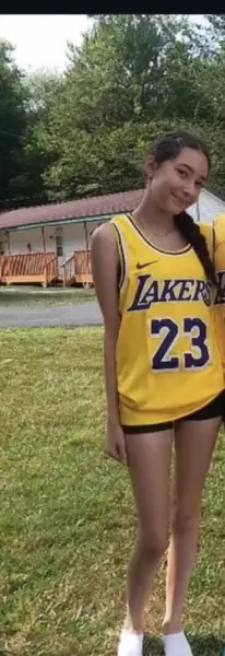 AI Video: Shaking her butt