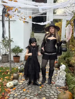 AI Video: slow zoom towards girls