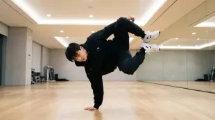 AI Video: faça o jungkook dançando break dance