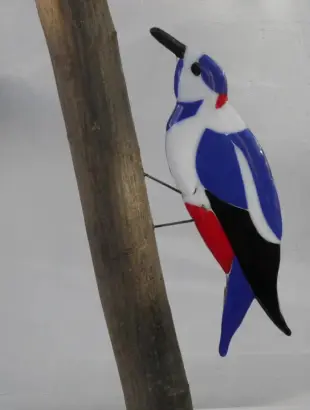 AI Video: Let this woodpecker peck into the tree
