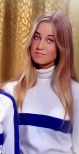 AI Video: The girl smiles and sways her hips