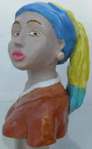 AI Video: Let the girl with the pearl turn around and smile