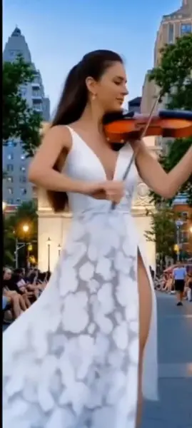 AI Video: Karolina protsenko finishes playing her violin and acknowledges the crowd