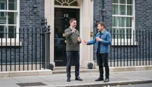 AI Video: Zelenskyj žobre v Londýne na Downing str.10