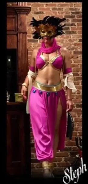 AI Video: a slow sexy walk  hands on her hips